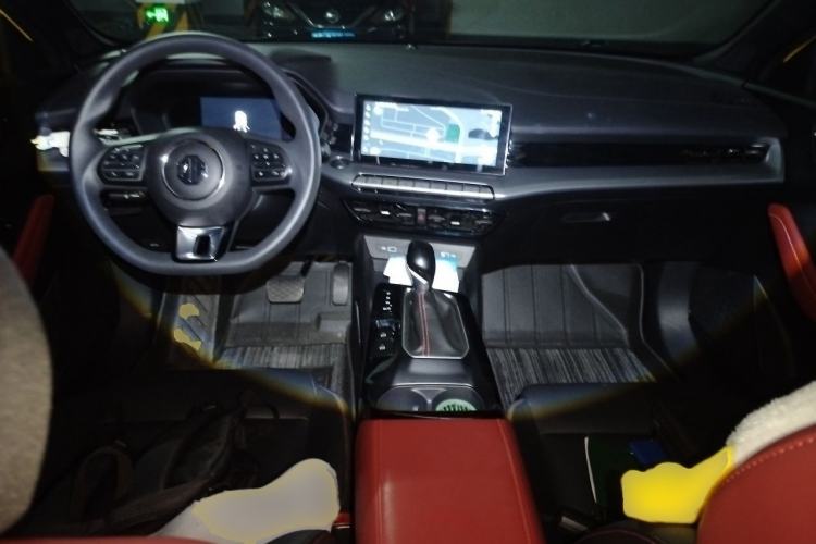 Used MG 5 2022 180 DVVT CVT Youth Luxury Edition Center Console