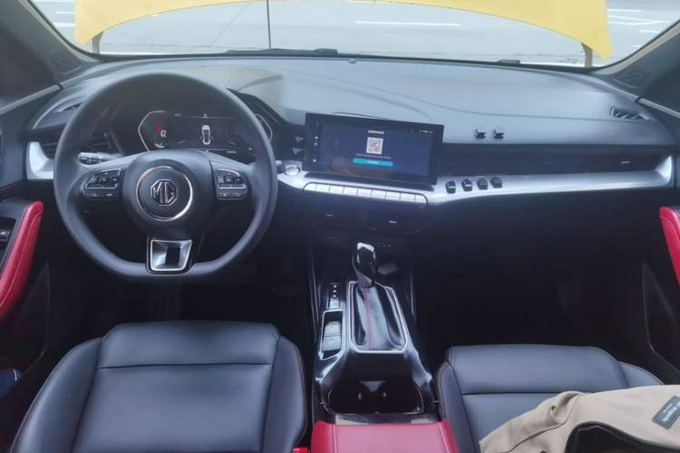 Used MG 5 2022 180 DVVT CVT Youth Luxury Edition Center Console