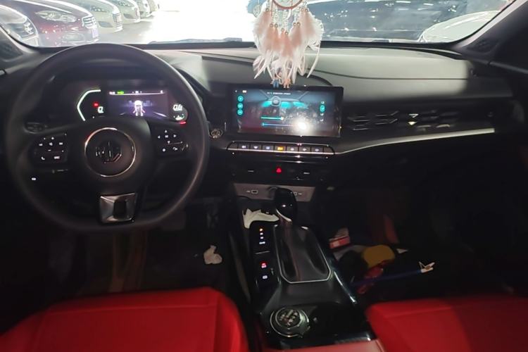 Used MG 5 2022 180 DVVT CVT Youth Luxury Edition Center Console