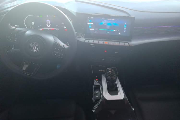 Used MG 5 2022 300TGI DCT Chao Yue Flagship Edition Center Console