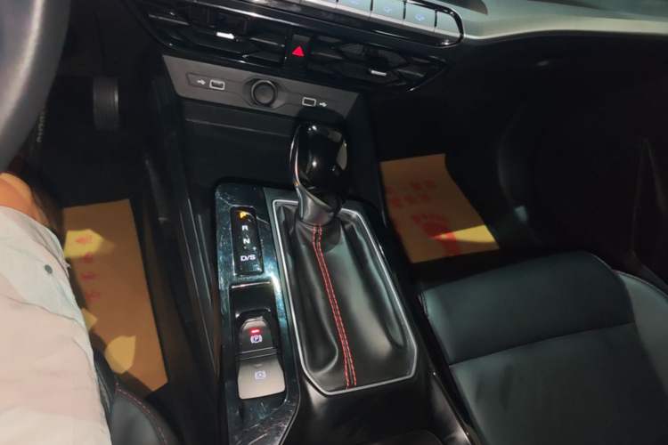Used MG 5 2022 180 DVVT CVT Youth Luxury Edition Gear Lever