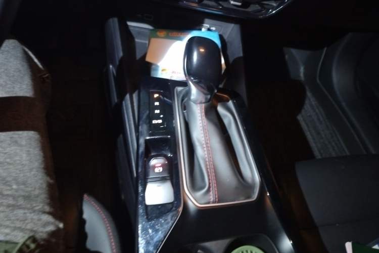 Used MG 5 2022 180 DVVT CVT Youth Luxury Edition Gear Lever