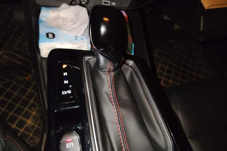Used MG 5 2022 180 DVVT CVT Youth Luxury Edition Gear Lever