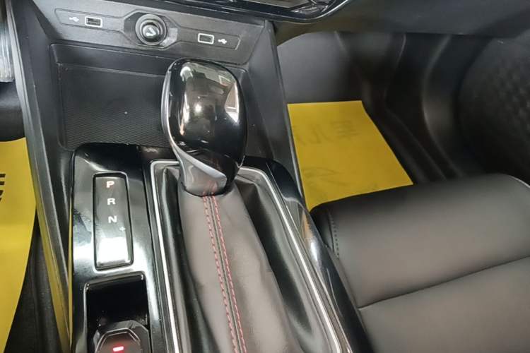 Used MG 5 2022 180 DVVT CVT Youth Luxury Edition Gear Lever