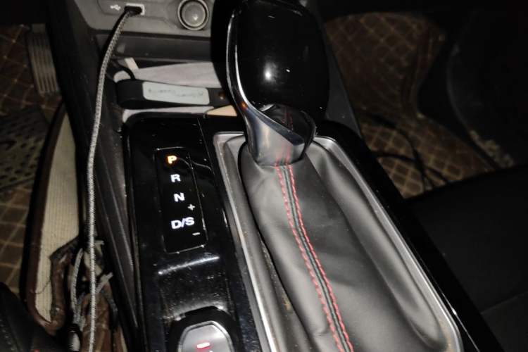 Used MG 5 2022 180 DVVT CVT Youth Luxury Edition Gear Lever