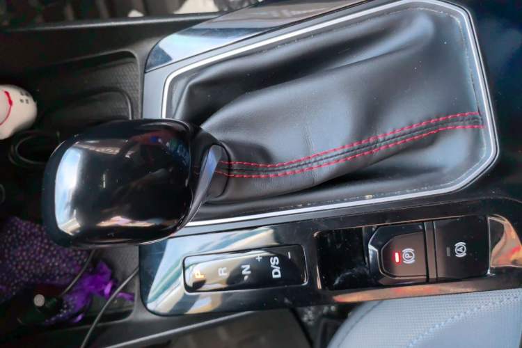 Used MG 5 2022 180 DVVT CVT Youth Luxury Edition Gear Lever