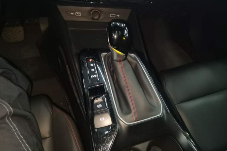 Used MG 5 2022 180 DVVT CVT Youth Luxury Edition Gear Lever