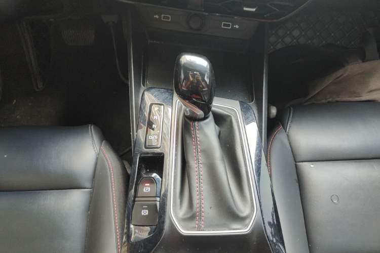 Used MG 5 2022 180 DVVT CVT Youth Luxury Edition Gear Lever