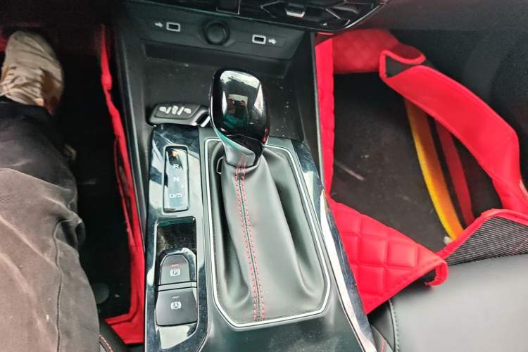 Used MG 5 2022 180 DVVT CVT Youth Luxury Edition Gear Lever