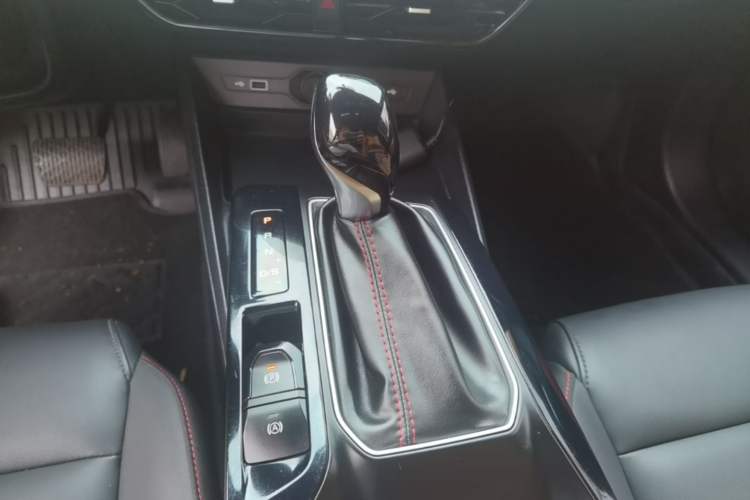 Used MG 5 2022 180 DVVT CVT Youth Luxury Edition Gear Lever