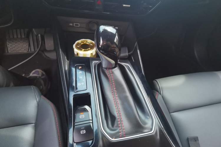 Used MG 5 2022 180 DVVT CVT Youth Luxury Edition Gear Lever