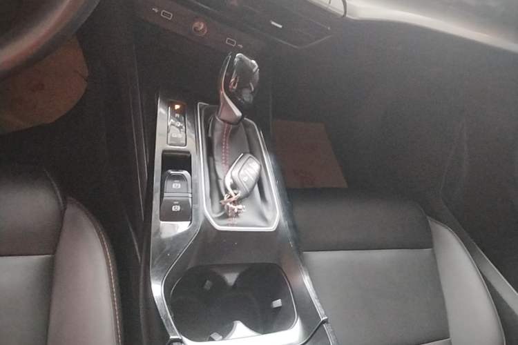 Used MG 5 2022 180 DVVT CVT Youth Luxury Edition Gear Lever