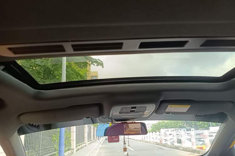 Used MG 5 2022 300TGI DCT Chao Yue Luxury Edition Headliner