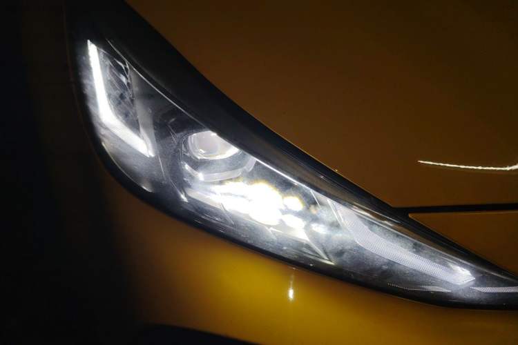 Used MG 5 2022 180 DVVT CVT Youth Luxury Edition Right Front Headlight