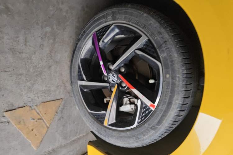 Used MG 5 2022 300TGI DCT Chao Yue Flagship Edition Right Front Wheel Hub