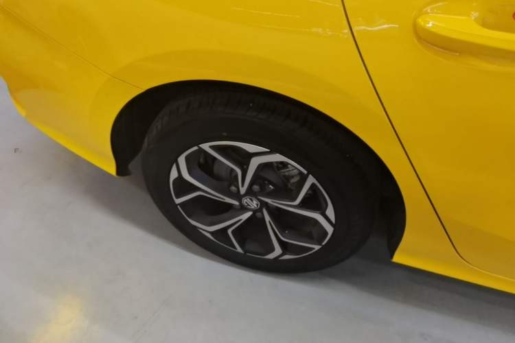 Used MG 5 2022 180 DVVT CVT Youth Luxury Edition Right Rear Wheel Hub