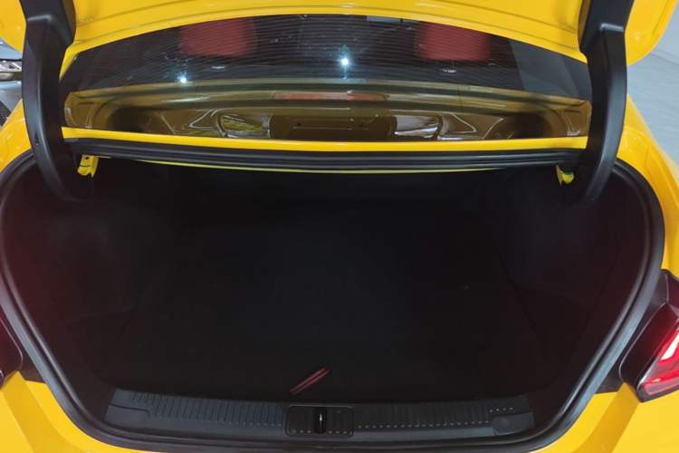 Used MG 5 2022 180 DVVT CVT Youth Luxury Edition Trunk