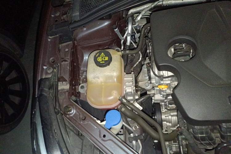 Used MG 5 2023 180 DVVT CVT Luxury Edition Engine Bay Right
