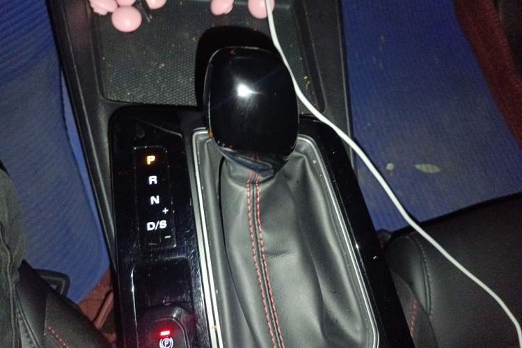 Used MG 5 2023 180 DVVT CVT Luxury Edition Gear Lever