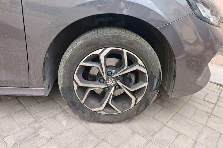 Used MG 5 2023 180 DVVT Manual Fashion Edition Right Front Wheel Hub