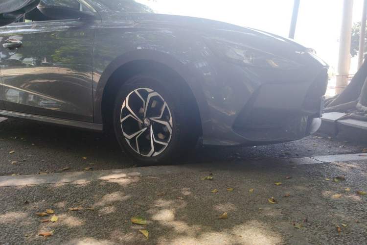 Used MG 5 2023 180 DVVT Manual Fashion Edition Right Front Wheel Hub
