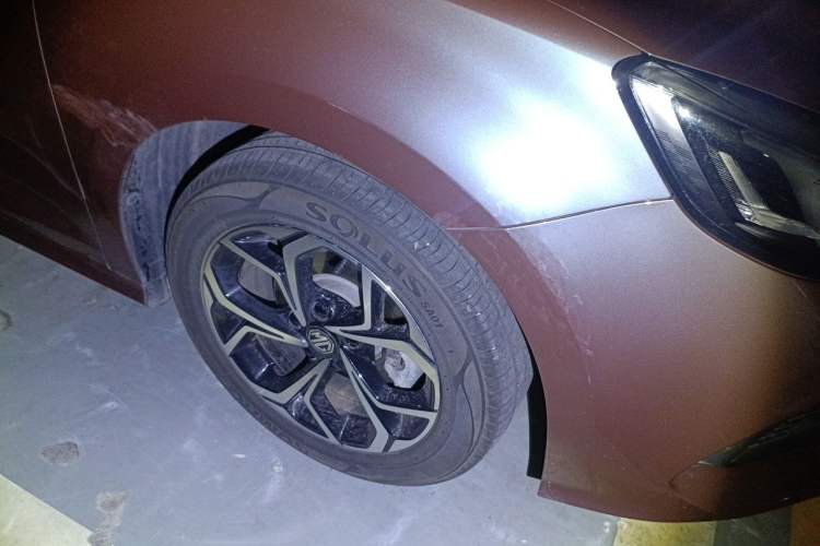 Used MG 5 2023 180 DVVT CVT Luxury Edition Right Front Wheel Hub