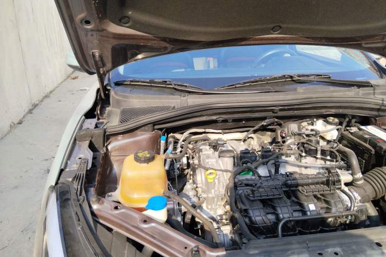 Used MG 5 2023 180 DVVT CVT Luxury Edition Engine Bay Right