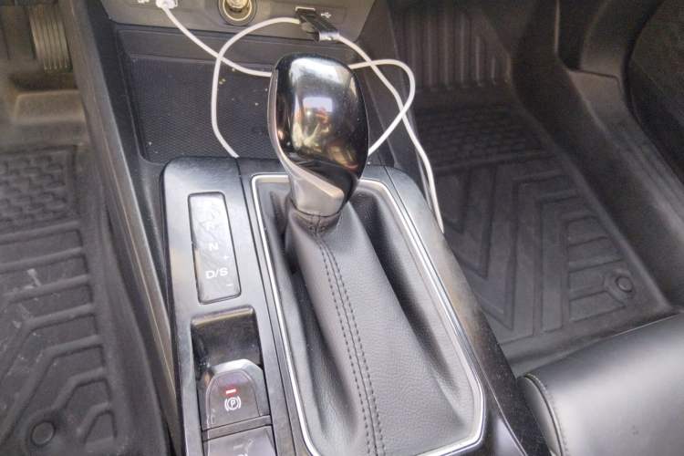 Used MG 5 2023 180 DVVT CVT Luxury Edition Gear Lever