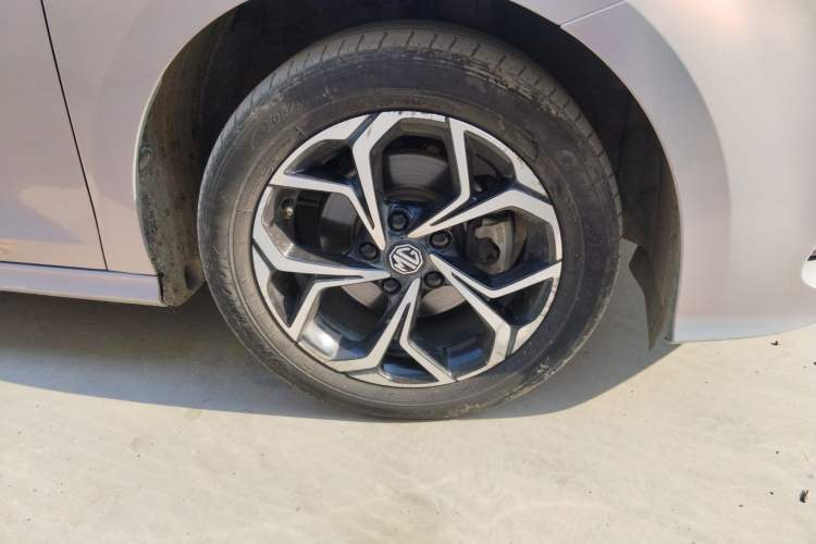 Used MG 5 2023 180 DVVT CVT Luxury Edition Right Front Wheel Hub
