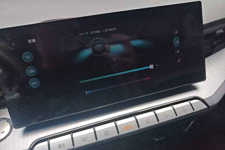 Used MG 5 2023 180 DVVT CVT Luxury Edition Audio And AC Panel