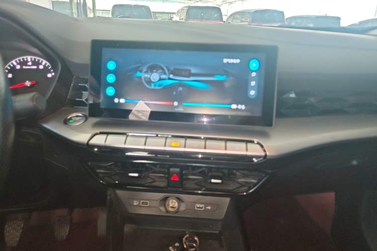 Used MG 5 2023 180 DVVT Manual Fashion Edition Audio And AC Panel