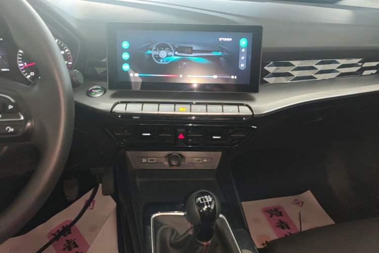 Used MG 5 2023 180 DVVT Manual Fashion Edition Audio And AC Panel