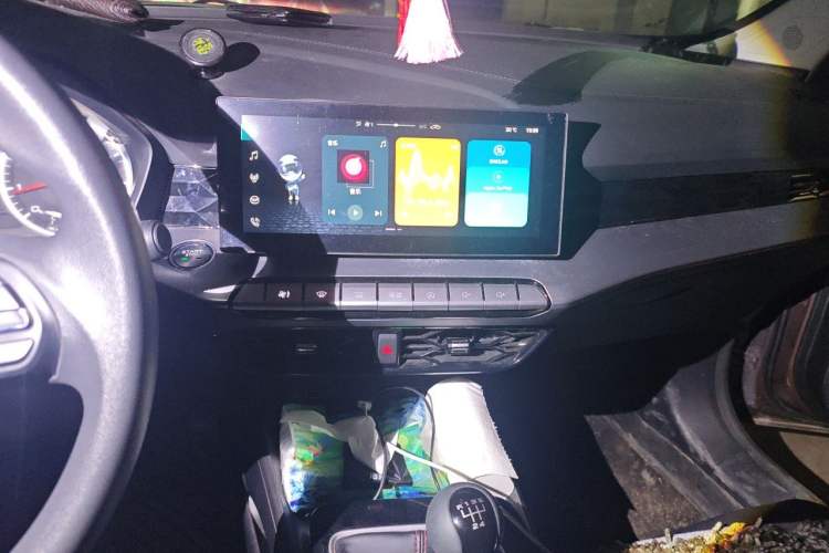 Used MG 5 2023 180 DVVT Manual Fashion Edition Audio And AC Panel
