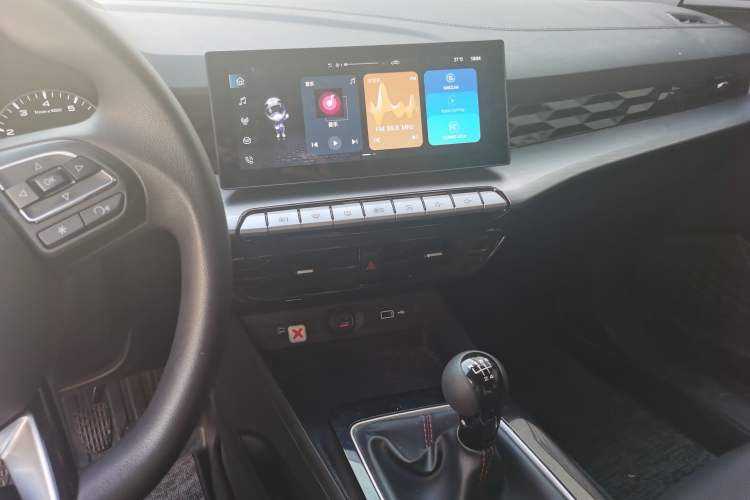 Used MG 5 2023 180 DVVT Manual Fashion Edition Audio And AC Panel