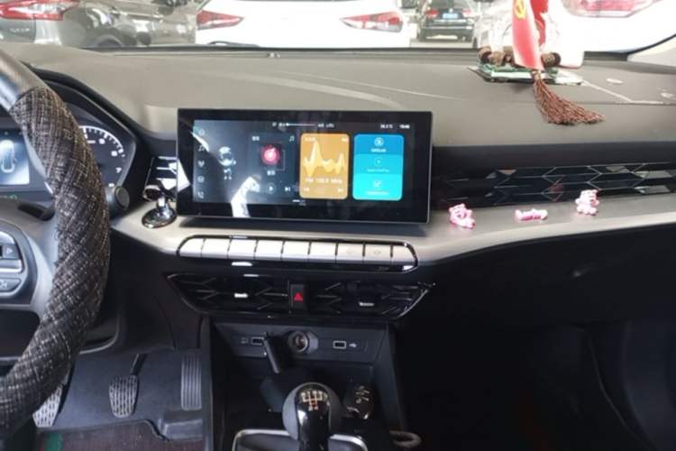 Used MG 5 2023 180 DVVT Manual Fashion Edition Audio And AC Panel