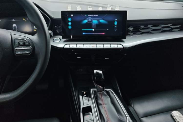 Used MG 5 2023 180 DVVT CVT Luxury Edition Audio And AC Panel