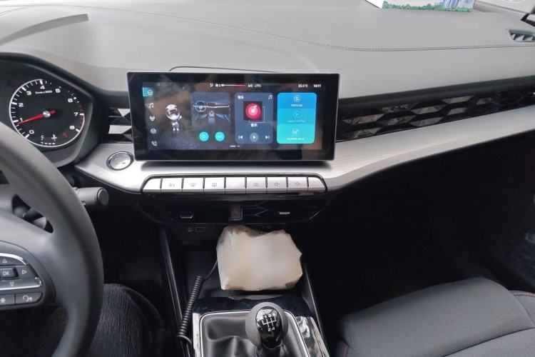 Used MG 5 2023 180 DVVT Manual Fashion Edition Audio And AC Panel