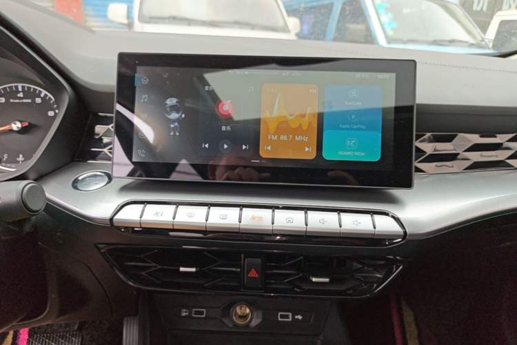 Used MG 5 2023 180 DVVT CVT Fashion Edition Audio And AC Panel