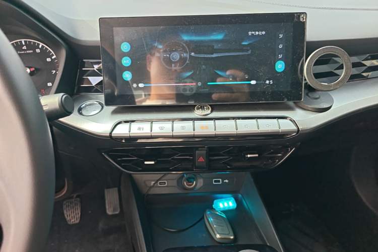 Used MG 5 2023 180 DVVT Manual Fashion Edition Audio And AC Panel