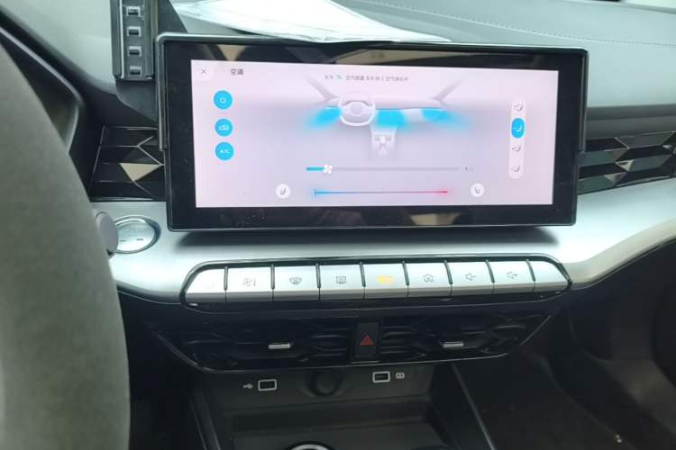 Used MG 5 2023 180 DVVT CVT Flagship Edition Audio And AC Panel