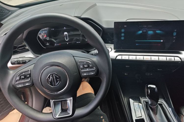 Used MG 5 2023 180 DVVT CVT Luxury Edition Center Console