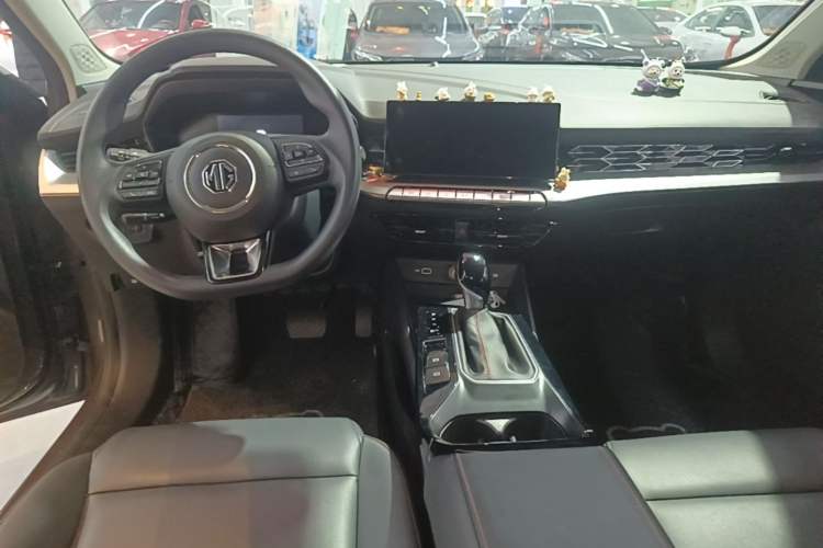 Used MG 5 2023 180 DVVT CVT Luxury Edition Center Console