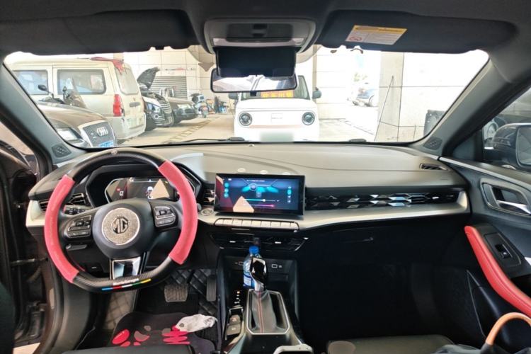 Used MG 5 2023 180 DVVT CVT Luxury Edition Center Console