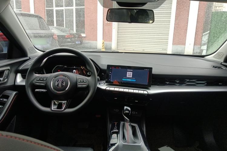 Used MG 5 2023 180 DVVT CVT Luxury Edition Center Console