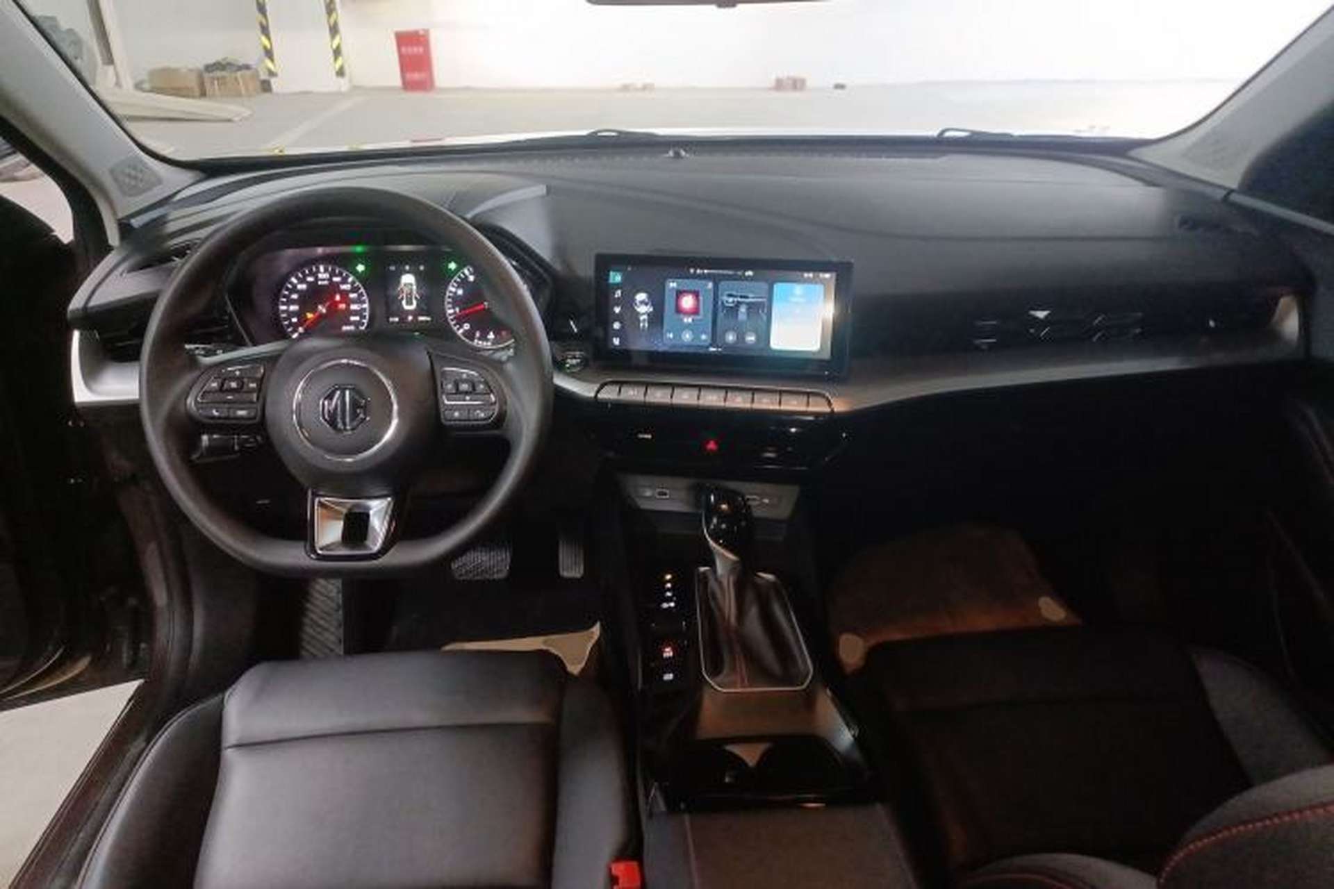 Used MG 5 2023 180 DVVT CVT Luxury Edition Center Console