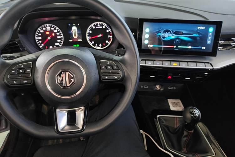 Used MG 5 2023 180 DVVT Manual Fashion Edition Center Console
