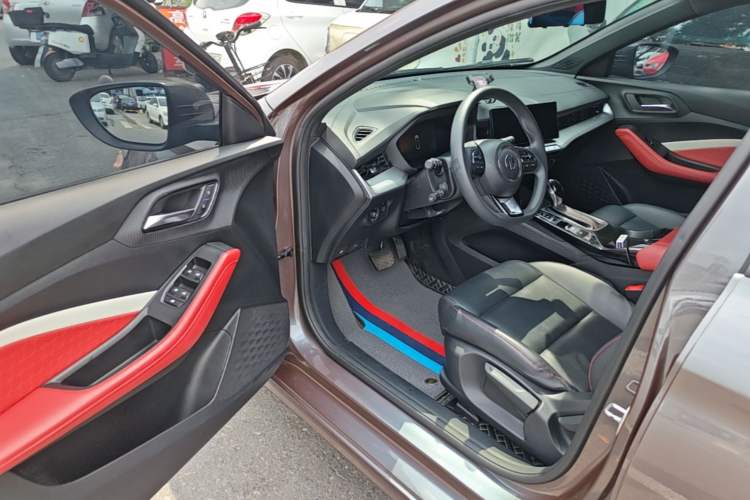 Used MG 5 2023 180 DVVT CVT Luxury Edition Driver Seat