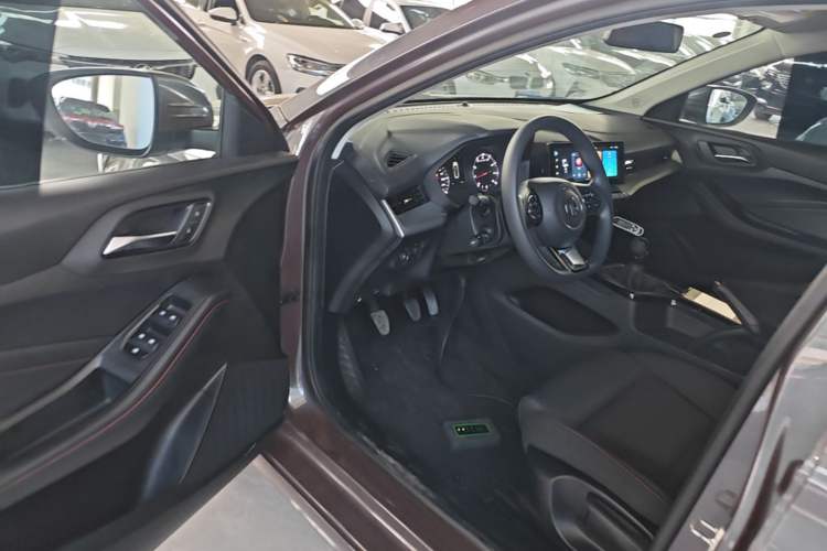 Used MG 5 2023 180 DVVT Manual Fashion Edition Driver Seat