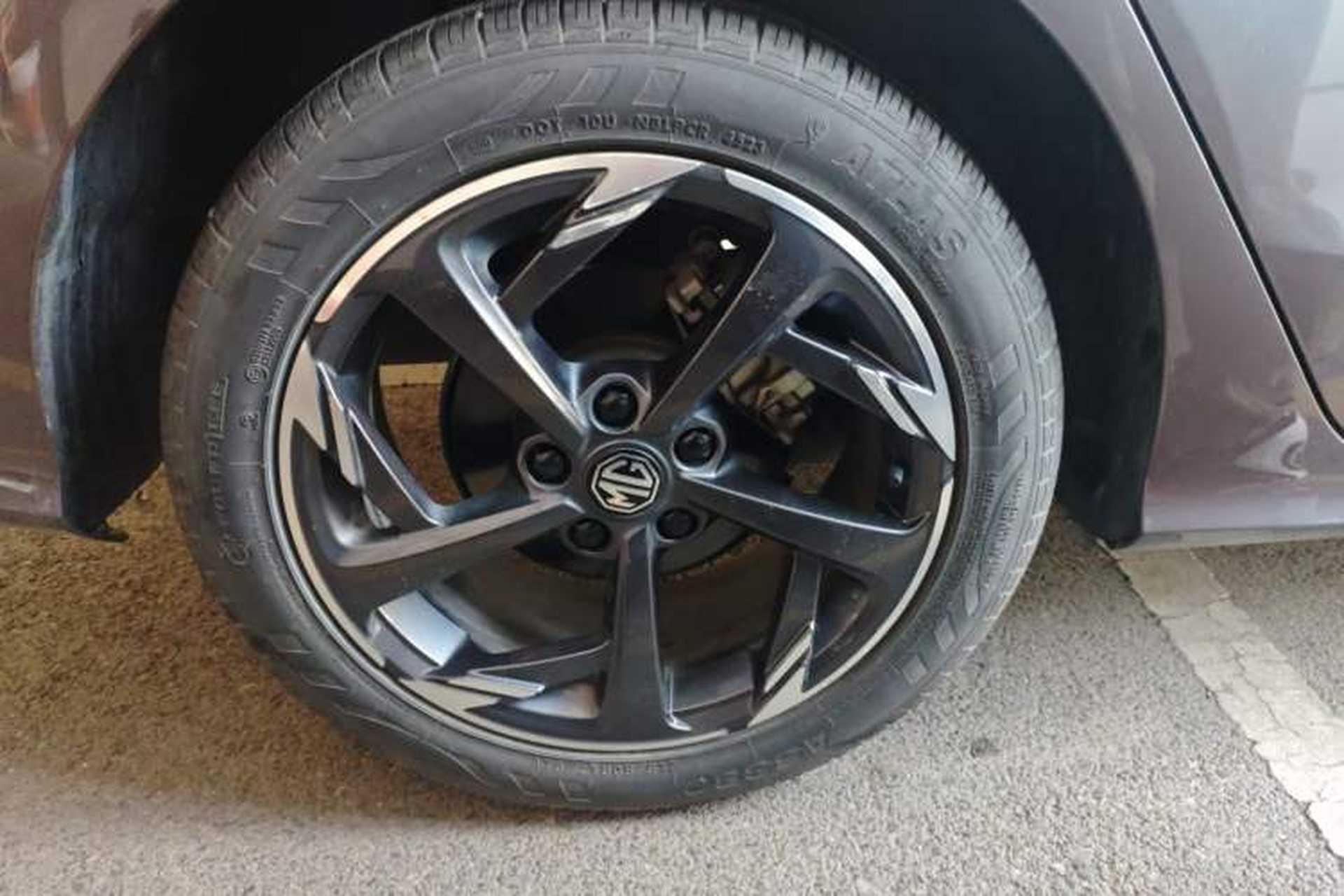 Used MG 5 2023 180 DVVT CVT Luxury Edition Exterior 4