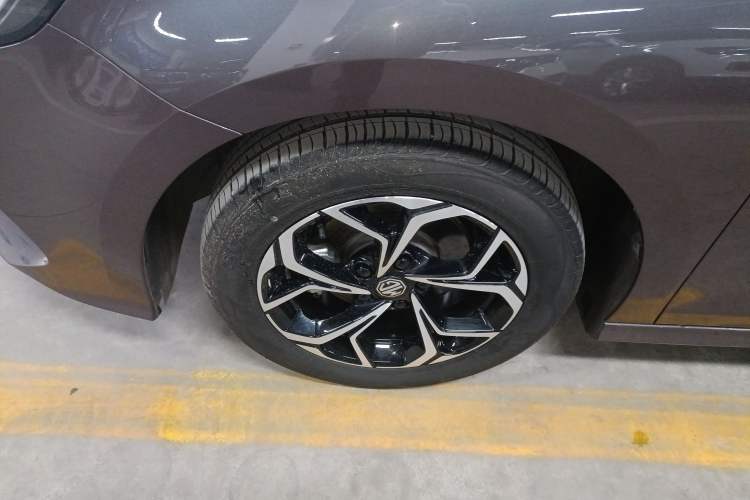 Used MG 5 2023 180 DVVT CVT Luxury Edition Exterior 4